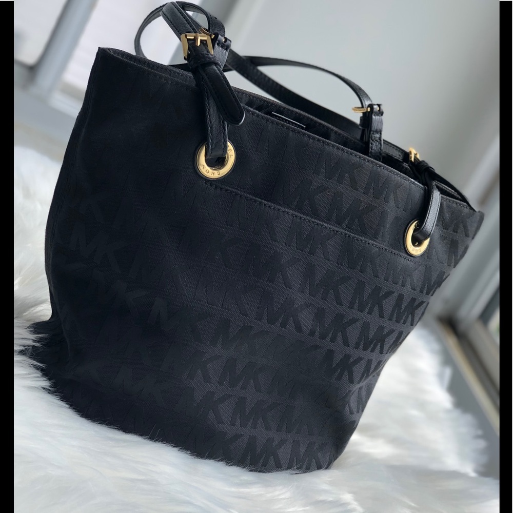 Authentic MICHAEL KORS shoulder bag